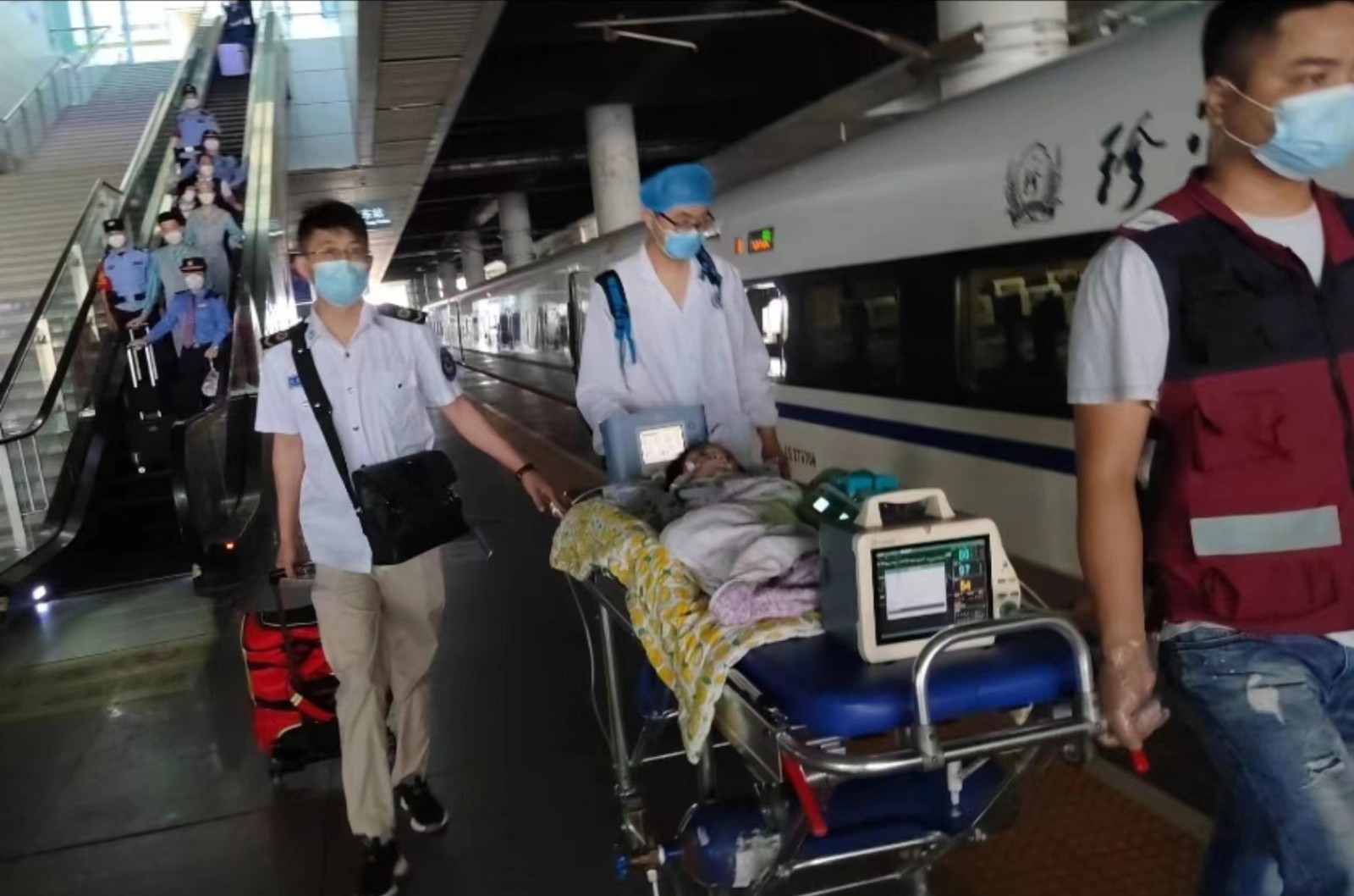 塔河县高铁转运公司